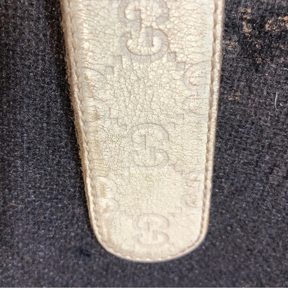 Gucci Beige Leather Belt with Gold Emblem